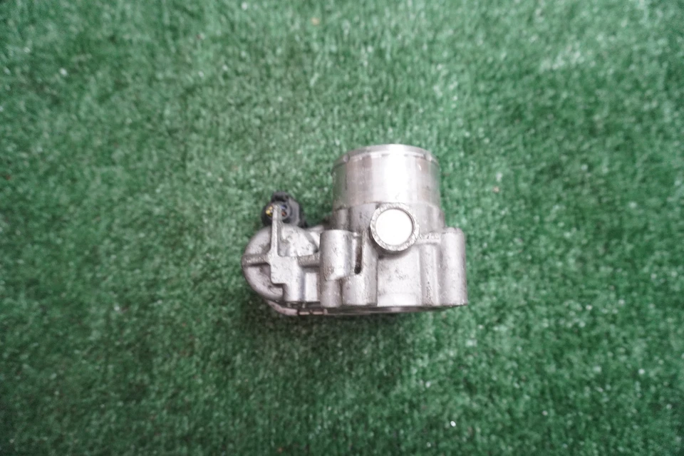 Ford Fiesta 2015 2016 2017 carrocería del acelerador del motor de 1,6 L fabricante original 61 k millas 7S7G9F991CA Foto 3 de 4