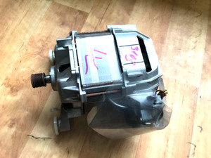 Siemens / Bosch. Antriebsmotor für WM.5500 018687 .GUT.