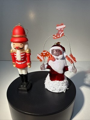 PLASTIC 3'' LIGHT UP SANTA ORNAMENT UNTESTED WITH 4.5'' SOLID RESIN NUTCRACKER