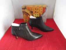 Bella Vita Women's Bindi Leather Booties $120 - US Size 9 1/2 W - Black - 1135