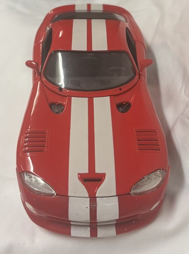 Maisto 1:18 Dodge Viper GTS in Red/White - Picture 5 of 6