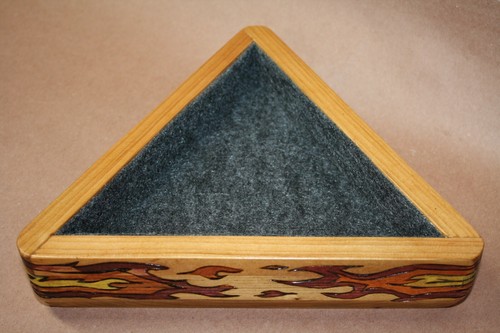 "Bandeja de dados triangular hecha a mano con conjunto de dados rojos - "La gran conflagración" - Imagen 3 de 12