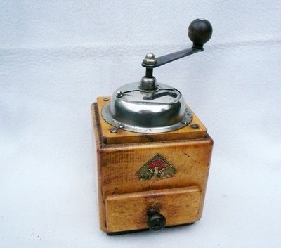 alte Hand-KAFFEEMÜHLE Schoßmühle PE-DE DIENES Holz+Metall ~1950er /mkY80