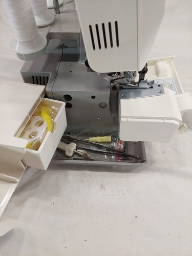 (J67) Máquina de coser Elnita Lock T34 + pedal/cable de alimentación - Imagen 11 de 11