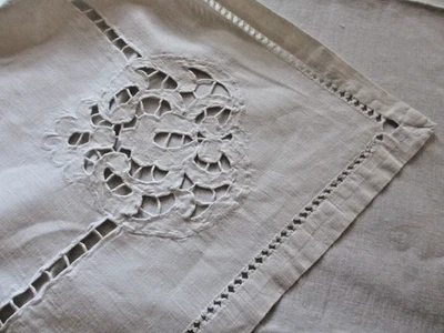 Tischdecke Leinen 135 x 129 cm weiß Richelieu, Hohlsäume, Handarbeit, antik - Bild 1 von 4
