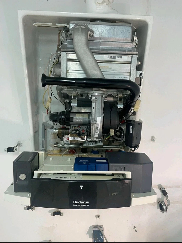 Buderus Logamax Plus GB 142-24 G20 Brennwertgerät Erdgas 24kW - Bild 3 von 4