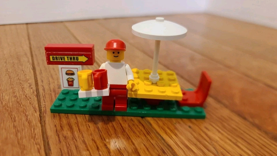 LEGO Town: Mcdonalds Restaurant (3438) Complete - Image 4 of 4