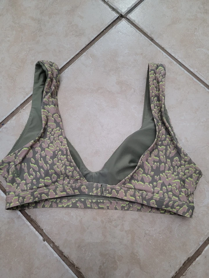 Top de natación Lululemon Waterslide V estampado verde bikini para mujer traje de baño de playa copa A/B Foto 3 de 4