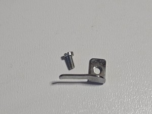 Singer Nähmaschine 2515C Fadenführung mit Schraube – Ersatzteil