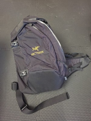 Arc'teryx Quiver Sling Crossbody Backpack - Black/Yellow - Excellent condition!