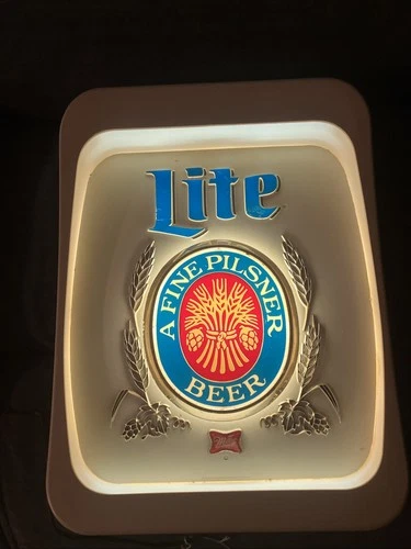 VINTAGE MILLER LITE BEER LIGHTED SIGN 14 x 19 A FINE PILSNER BEER Working