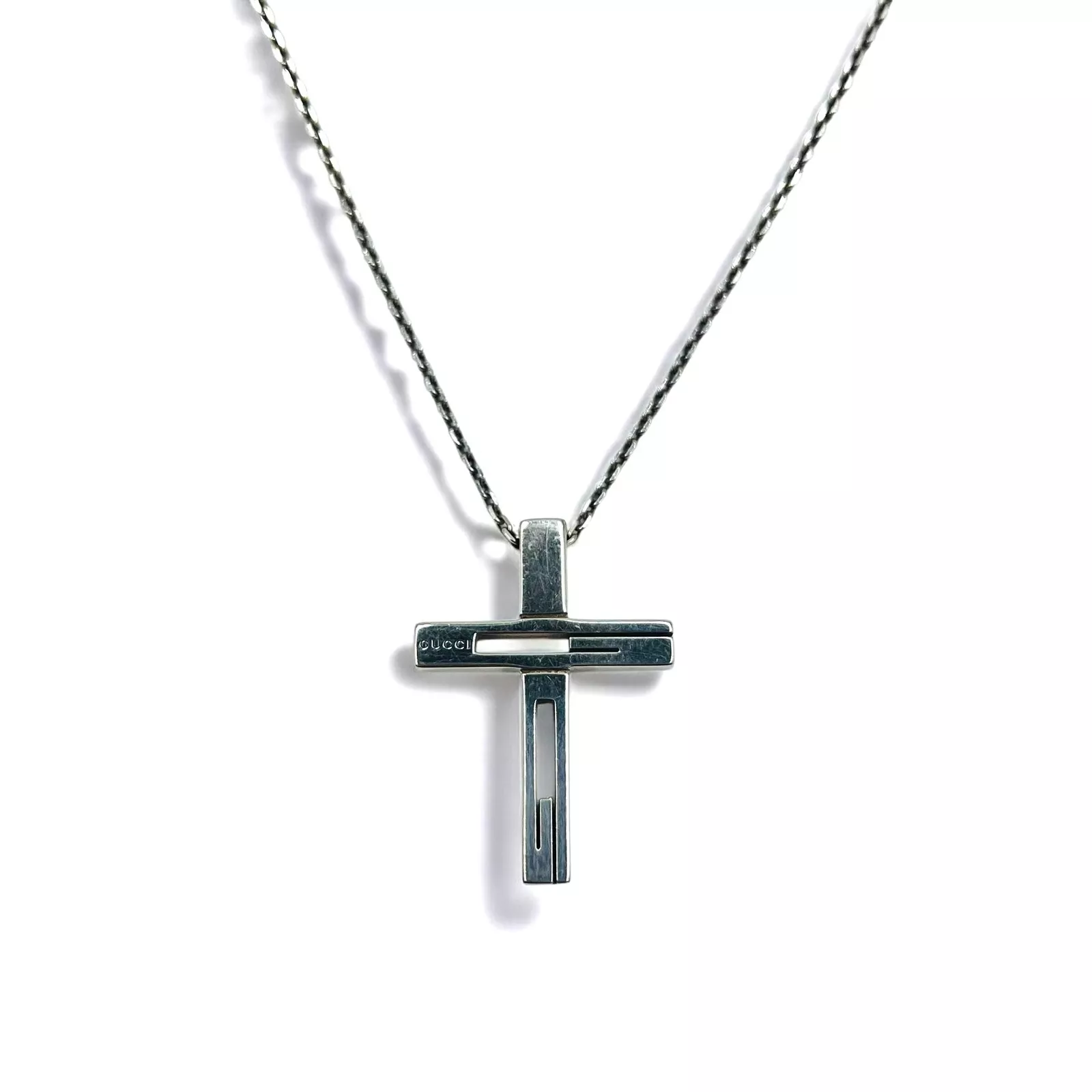 Collier pendentif croix G découpe fabriqué en Italie GUCCI argent SV925