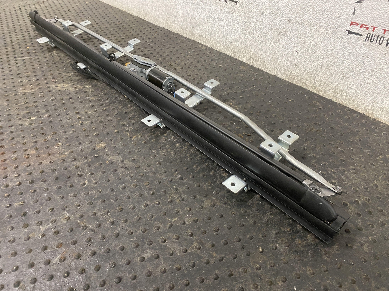 2006 MASERATI QUATTROPORT REAR BACK GLASS WINDOW POWER SHADE