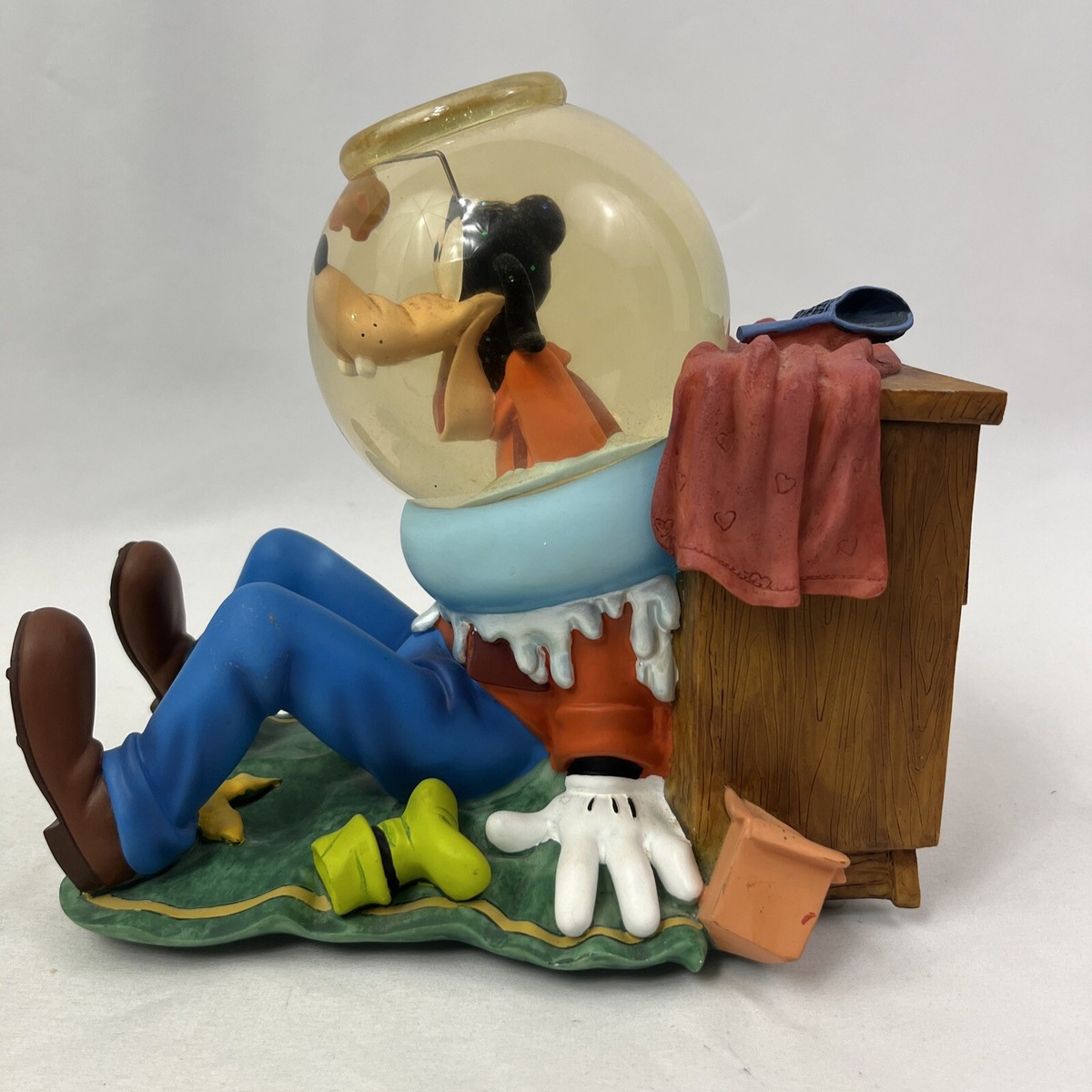Disney Musical Snow Globe Goofy Fish Bowl Plays Mickey Mouse March