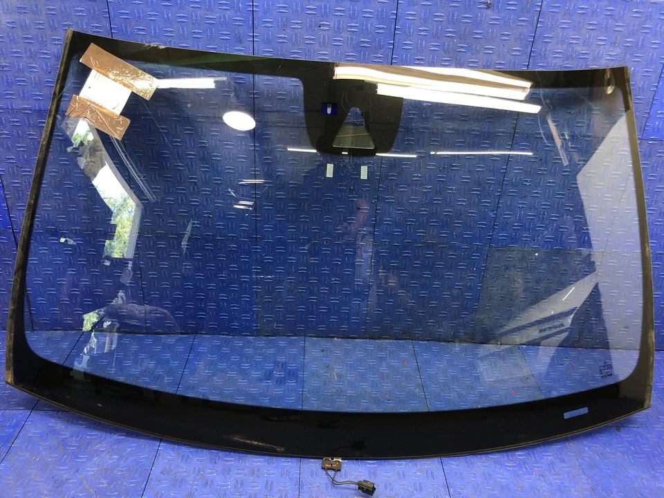 2015-2018 MERCEDED CLS 63S *LOCAL PICKUP* C218 FRONT WINDSHIELD W/LANE ASSIST - Image 4 of 4