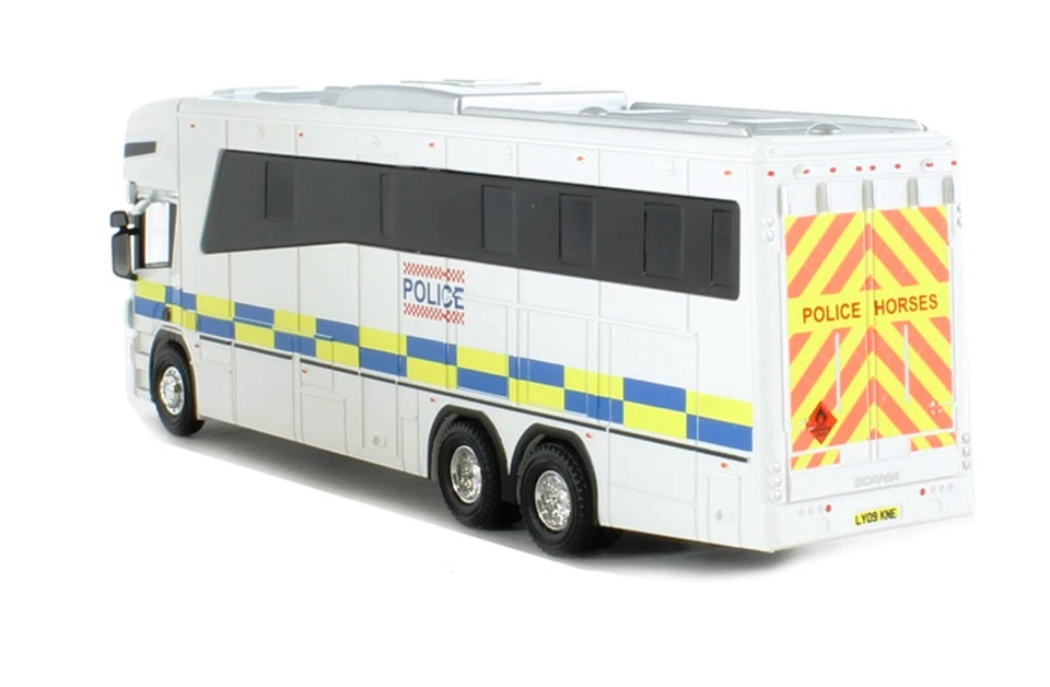 Oxford haulage 1/76 Scale Scania 380 Horsebox - Police 76SCA02HB Retired - Image 3 of 4
