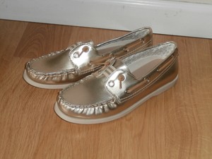 liz claiborne boat shoes