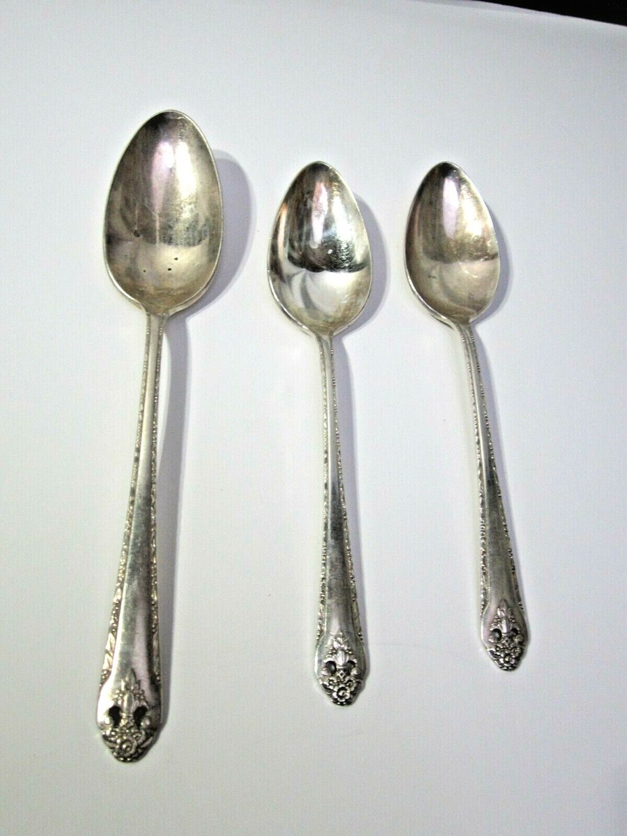 Holmes & Edwards Inlaid IS 1937 Lovely Lady Silverplate Flatware 3
