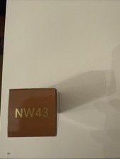 M.A.C STUDIO RADIANCE SERUM-POWERED FOUNDATION FOND DE TEINT  NW43