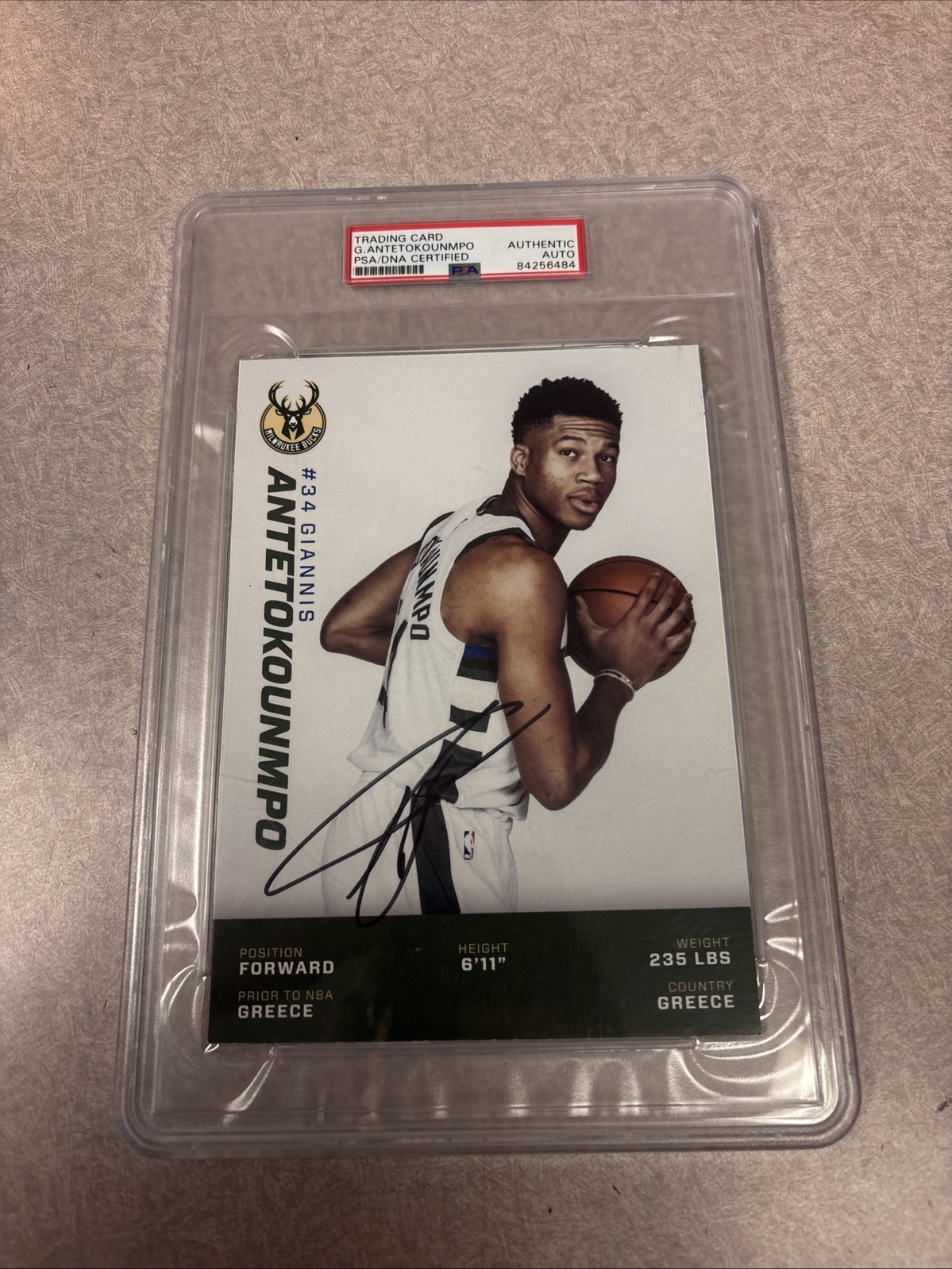 GIANNIS ANTETOKOUNMPO SIGNED PSA DNA AUTHENTIC AUTO CARD 5x7 AUTOGRAPH