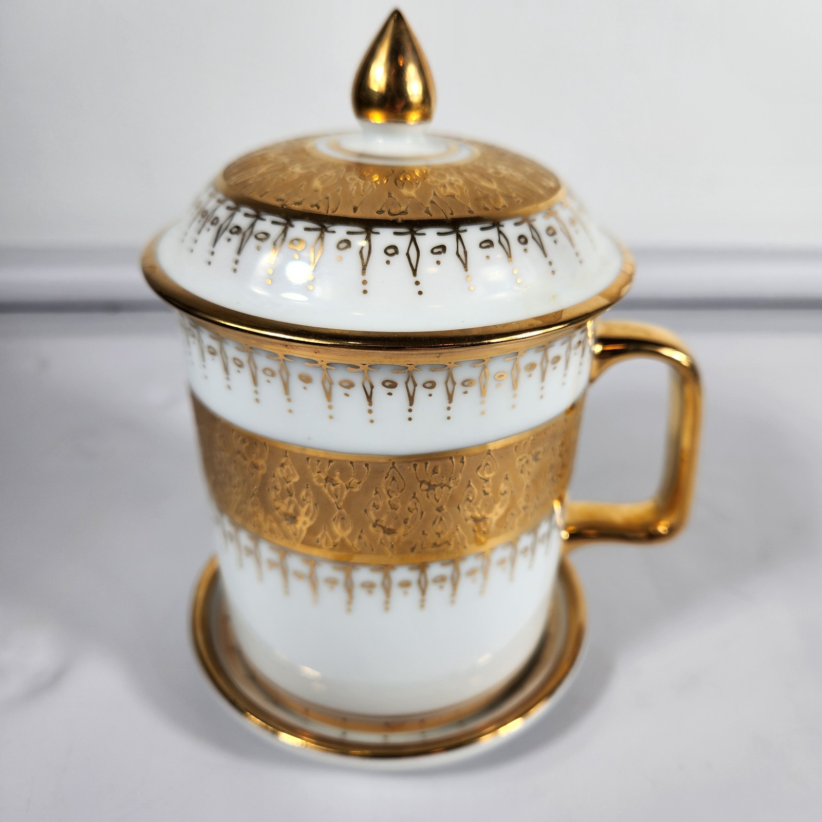 Thai Porcelain Benjarong Tea/coffee Cup With Lid Saucer Hand painted Gold Color