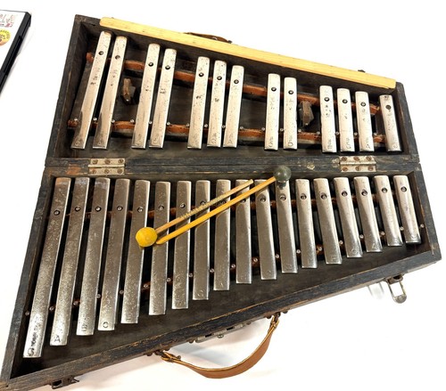 DEAGAN Roundtop Orchestra Bells Model 1120 Wood Case 31 Key Xylophone w/ Mallets - Picture 2 of 24
