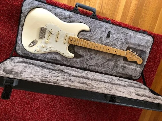 Fender 2024 stratocaster ivory