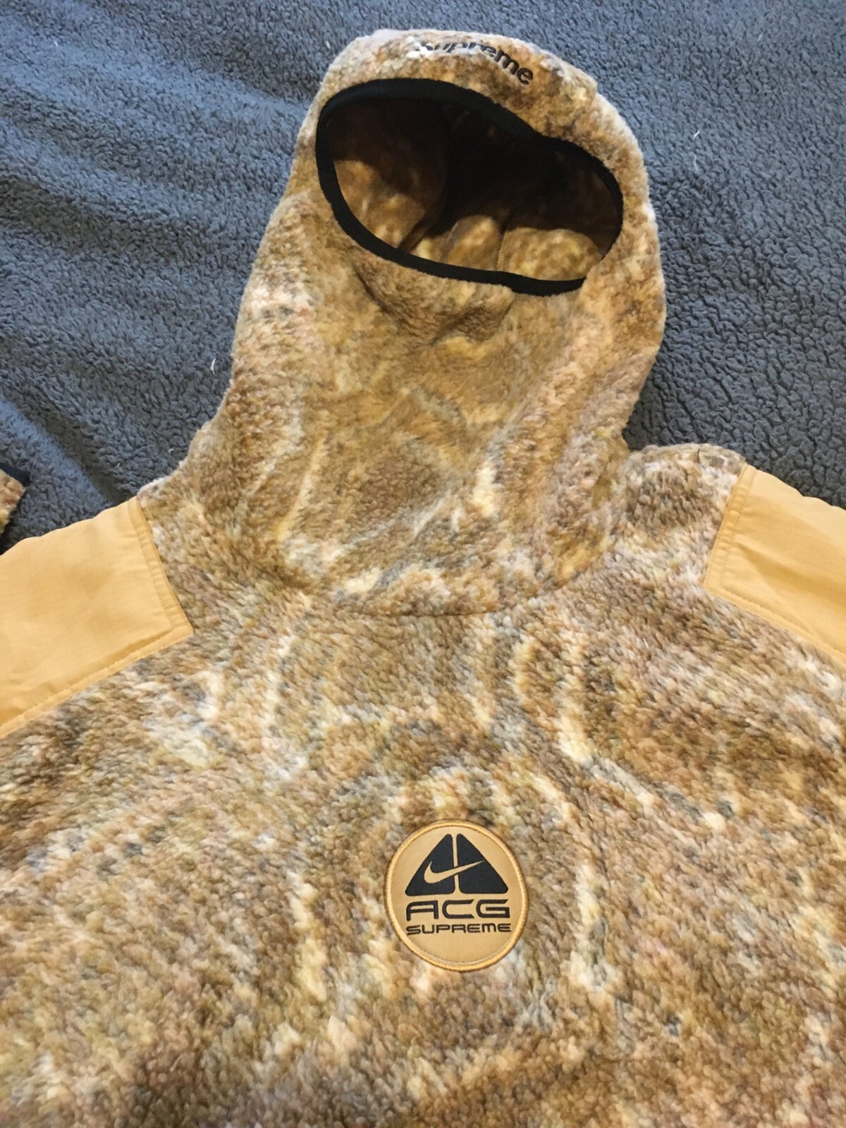 Supreme x Nike ACG Fleece Pullover Sherpa Gold Snakeskin Size Medium BNWT image 6