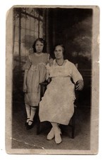RPPC POSTCARD CIRCA 1910s MOTHER & DAUGHTER IN DRESSES UNPOSTED