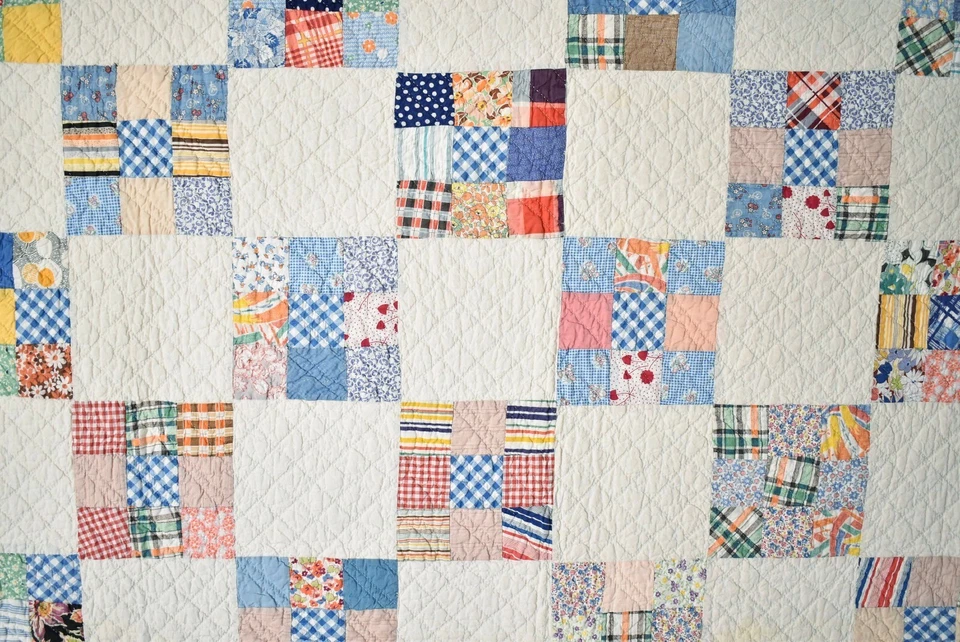 CHEERY Vintage 30's Nine Patch Antique Quilt ~Nice Sawtooth Border! - Image 2 of 4