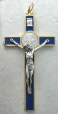 10.389.21 CROCE CROCEFISSO DA MURO DI SAN BENEDETTO ORO SMALTATO BLU 12 CM