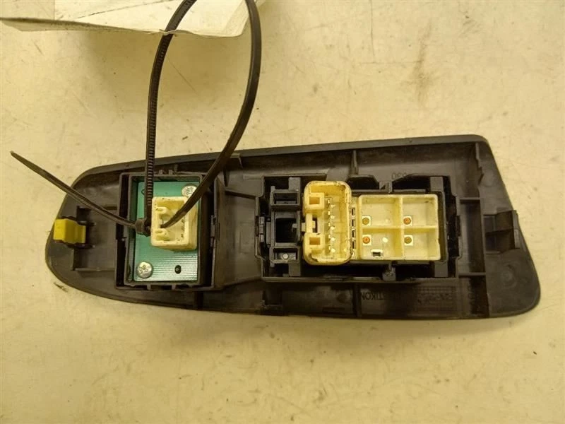 Toyota Tacoma 2014 doble cabina lado del pasajero puerta delantera interruptor de ventana Foto 3 de 4