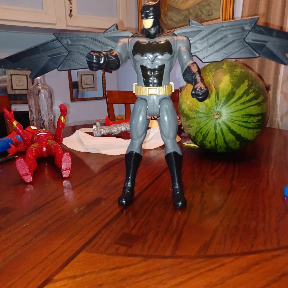 Batman 12 pulgadas con su familia Marvel todo incluido Vermon y Iron Man plus Foto 2 de 4