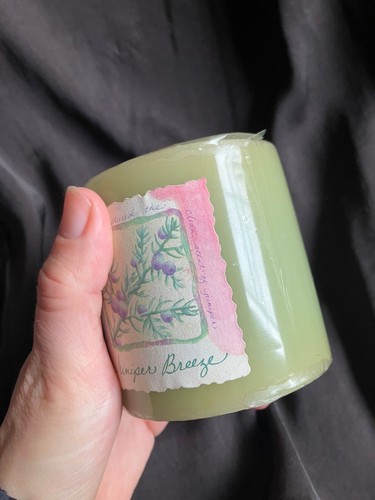 Bath and body works vintage juniper breeze candle - old logo, old stock - HTF - Picture 3 of 7