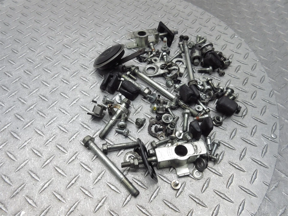 Honda CBR 300 CBR300R 2015 15-22 tuercas diversas tornillos pernos herrajes Foto 4 de 4