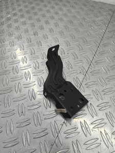Volkswagen Touran III 2016 Stoßstange hinten Halterung 5TA813746A NEJ11033