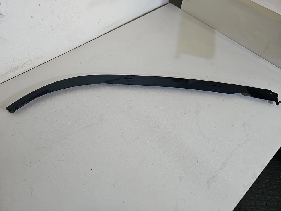 Tapicería Faro BMW E39 - 51138159306 - Cubierta Delantera Derecha (1995-2003) Serie 5 Foto 4 de 4