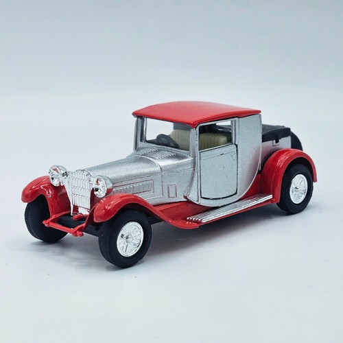 1928 Bugatti Type 44 SS-301 Y-24 Red/Silver Friction car - Picture 4 of 10
