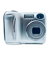 Nikon COOLPIX E4100 4.0MP Digital Camera Silver PARTS/REPAIR No Power 422