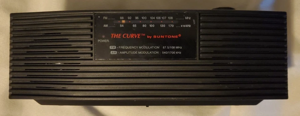 The Curve by Suntone AM/FM Radio Receiver Model: ELEC9900 Retro Schwarz Batterie OVP