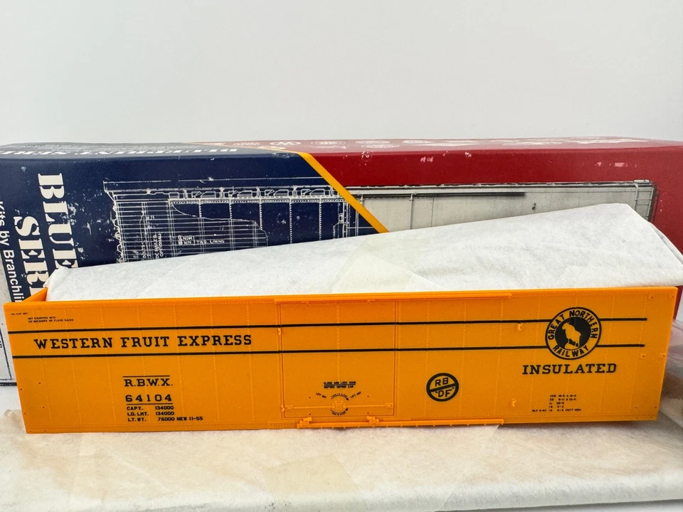 Branchline 1722 HO Scale Western Fruit Express 50' Plug Door Box Car Road #64104 - Image 2 of 4