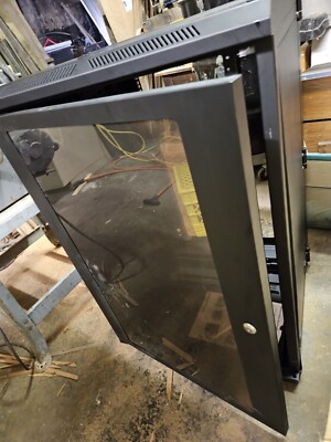 Penn Elcom Hinged Wall Mount Rack With Glass Door RAU-HWM-2418-18UK *damaged