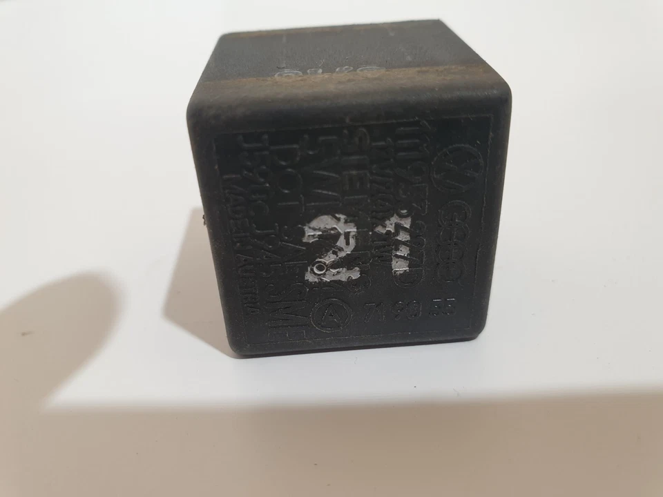 1990 AUDI 80 (LHD) ELECTRIC INDICATOR FLASHER CLICKING RELAY 1119532227D Foto 4 de 4