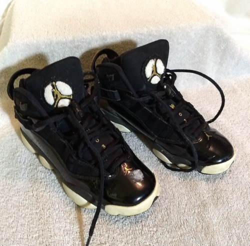 Chaussures Nike Kids Jordan 6 anneaux GS noir or métallique, taille : 5Y #US60-10 - Photo 1 sur 9