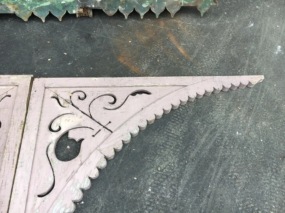 frontón a dos aguas casa pan de jengibre victoriano circa 1885 2 piezas 5' alto x 11' 6" Foto 2 de 4