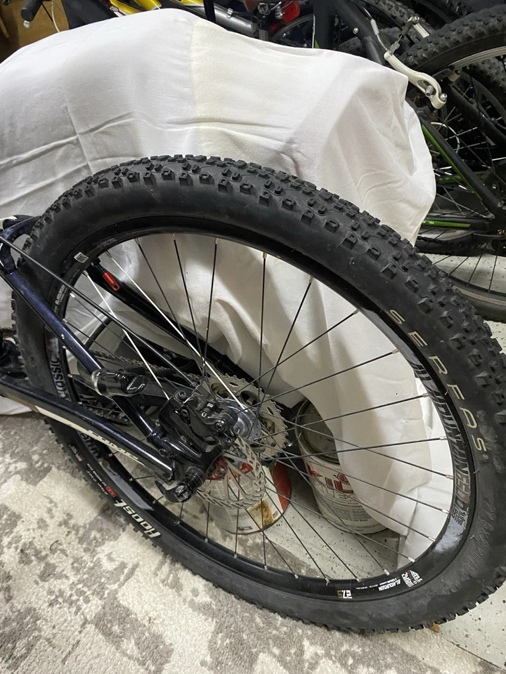 Esta es una bicicleta impresionante, un cuadro de aluminio triple tope Jamis T6, 7005 Foto 3 de 4