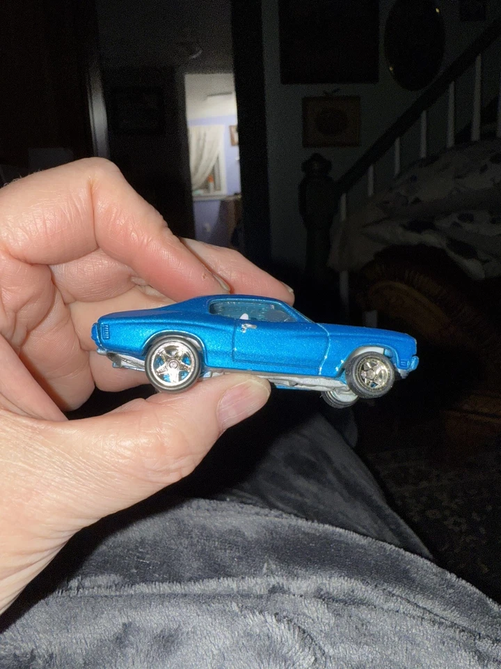 Hot Wheels Phils Garage 70 Chevelle SS Chase metálico AZUL Foto 3 de 4