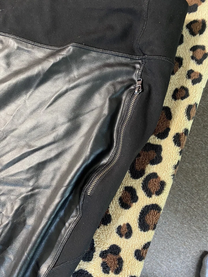 Pantalones Legging Old Navy Active para Mujer 4X Plus Negro tiro alto imitación cuero delantero Foto 3 de 4