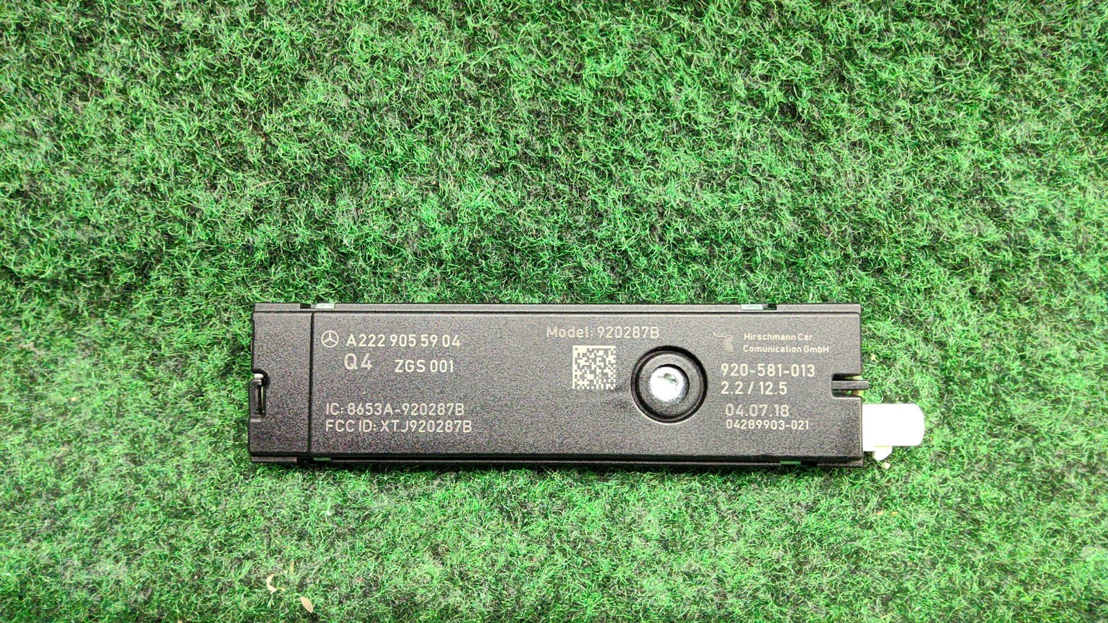 2015-2018 Mercedes Benz C300 Rear Right Upper Antenna Booster OEM A2229055904