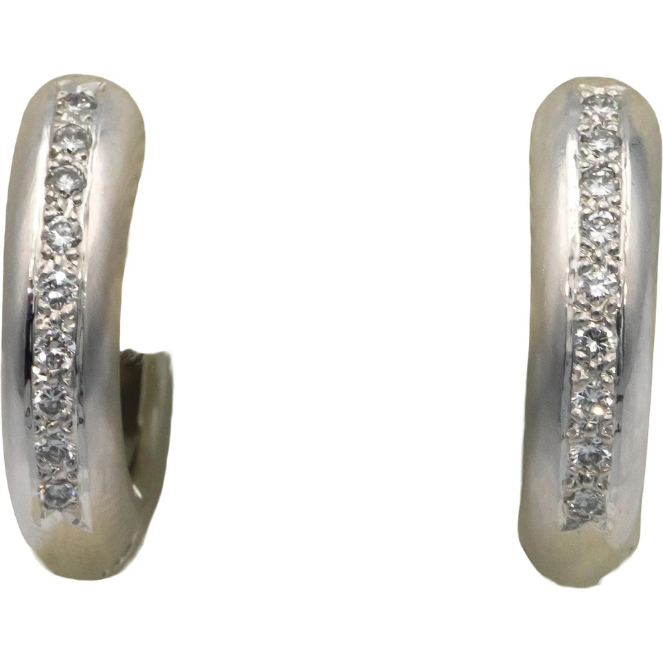 Pendientes Huggie de aro de oro blanco de 14 k con acabado satinado de diamantes de 0,20 quilates VS